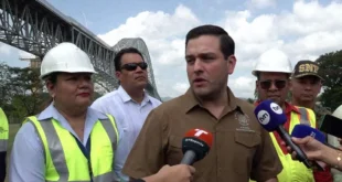 El embajador Kevin Cabrera durante la inspección técnica en el Puente de las Américas
