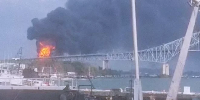 Incendio y explosiones de camiones cisterna bajo el puente de Las Américas