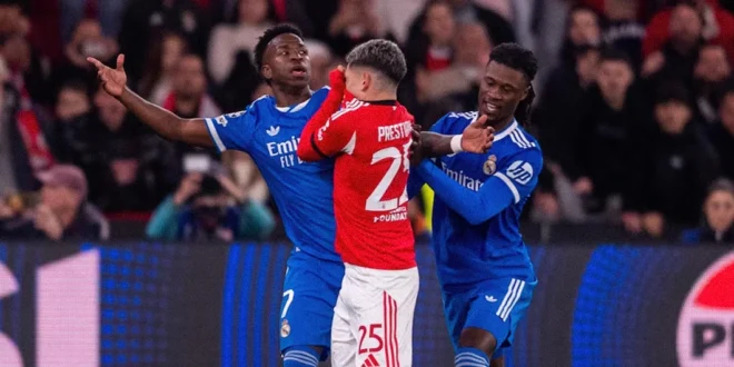 Vinicius Junior durante un partido de fútbol, imagen representativa de la nueva normativa de la IFAB.