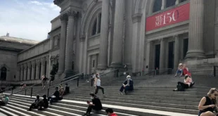 Escalinata del Museo Metropolitano de Nueva York preparada para la Met Gala