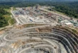 Vista aérea de la zona de extracción en Mina Cobre Panamá con maquinaria de procesamiento