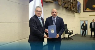 Ministro Juan Carlos Orillac presentando proyecto de ley en la Asamblea Nacional