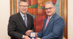 Ministro Juan Carlos Orillac en reunión diplomática con representantes de Alemania