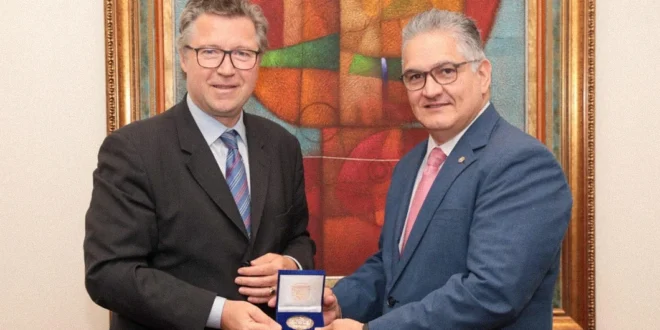 Ministro Juan Carlos Orillac en reunión diplomática con representantes de Alemania