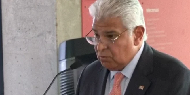 José Raúl Mulino en la firma del acuerdo entre Copa Airlines y Boeing