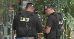 Agentes de la Policía Nacional durante un operativo de seguridad en Ciudad de Panamá