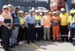 Presidente Mulino recorriendo las instalaciones del Puerto de Balboa junto a trabajadores panameños