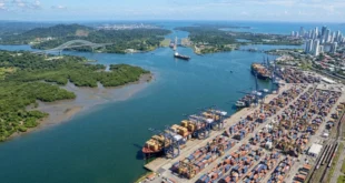 Vista aérea de los puertos Balboa y Cristóbal en el Canal de Panamá