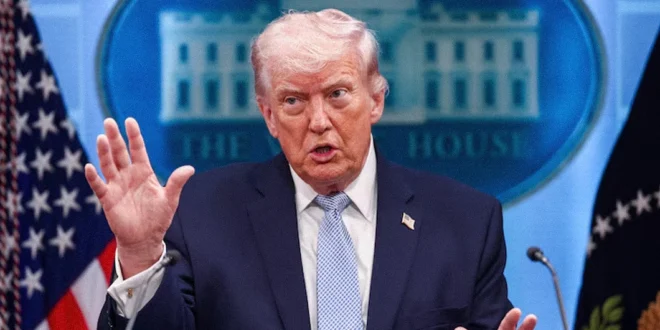 Donald Trump anunciando tregua diplomática con Irán y Pakistán