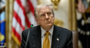 Donald Trump realizando declaraciones