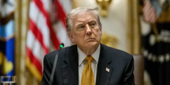 Donald Trump realizando declaraciones