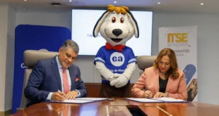 Representantes de Caja de Ahorros e ITSE durante la firma del convenio de cooperación estratégica.