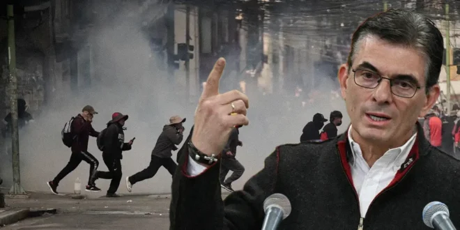 Protestas y bloqueos de carreteras en las cercanías de La Paz, Bolivia