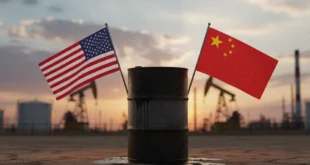 Bandera de Estados Unidos y China frente a un barril de petróleo