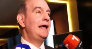 El ministro Felipe Chapman dando declaraciones a la prensa