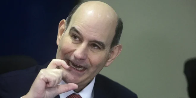 Felipe Chapman durante su gestión como Ministro de Economía y Finanzas en Panamá