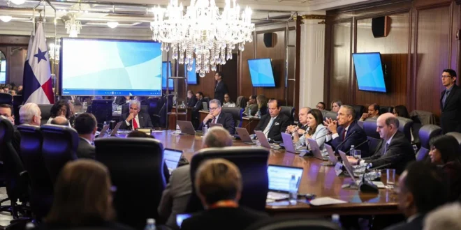 Reunión del Consejo de Gabinete en Panamá tratando temas económicos