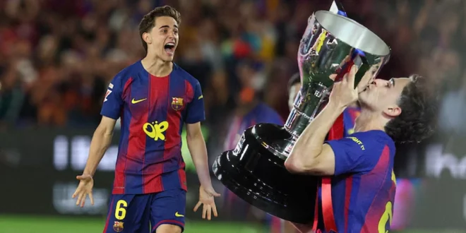 Gavi durante un partido con el FC Barcelona