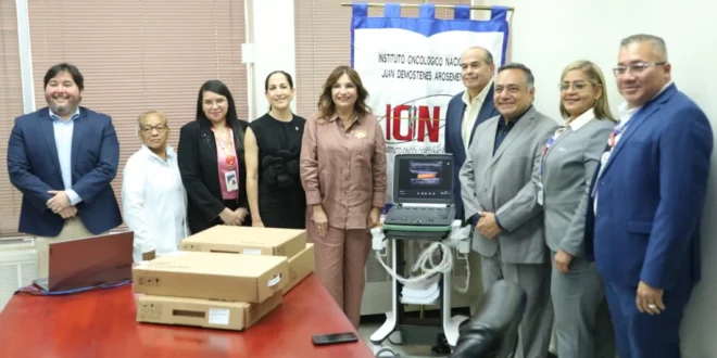 Entrega de equipo de ultrasonido portátil al personal del ION y Hospital Anita Moreno