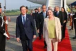 El presidente Isaac Herzog junto a autoridades panameñas durante su llegada al Aeropuerto de Tocumen.