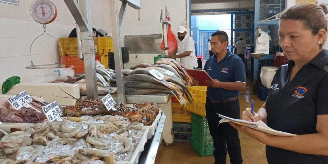 Señalización de precios en un supermercado en Panamá