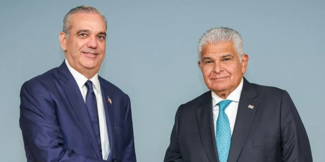 José Raúl Mulino y Luis Abinader durante su reunión bilateral en Panamá.