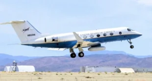 Aeronave Gulfstream C-20A de la NASA en pista de aterrizaje