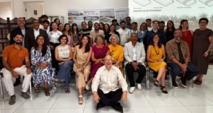 Estudiantes panameños y brasileños trabajando en el diseño arquitectónico de la residencia diplomática de Panamá en Brasilia