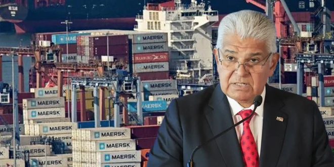 El Presidente Mulino durante una conferencia sobre la industria marítima en Panamá.