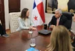 El presidente panameño José Raúl Mulino junto a la líder opositora venezolana María Corina Machado en la Presidencia de Panamá
