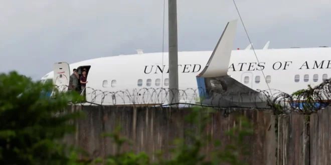 Avión del gobierno estadounidense en el Aeropuerto Internacional José Martí de La Habana