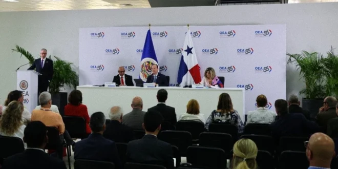 Ministros de Relaciones Exteriores en la cumbre de la AEC en Panamá