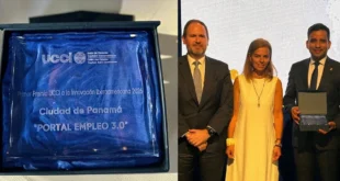 Representantes de la Alcaldía de Panamá recibiendo el Premio UCCI 2026