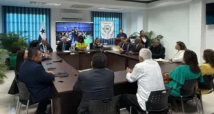 Reunión de autoridades de Meduca y Antai con la comunidad de la Unachi en Chiriquí