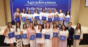 Ceremonia de graduación de odontólogos internos de la CSS en Panamá