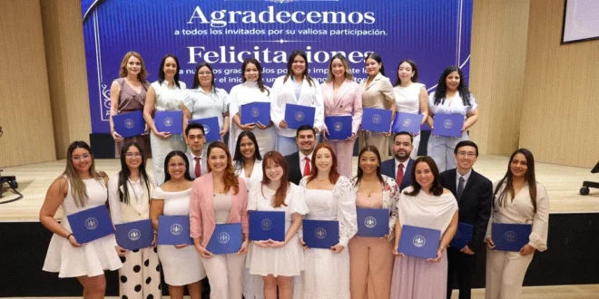 Ceremonia de graduación de odontólogos internos de la CSS en Panamá