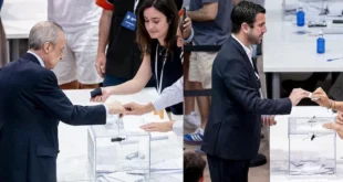 Florentino Pérez y Enrique Riquelme votando en las elecciones presidenciales del Real Madrid