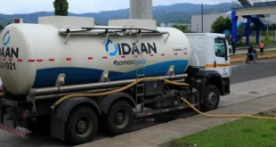 Maniobra de presurización de red de agua por el IDAAN en Chitré