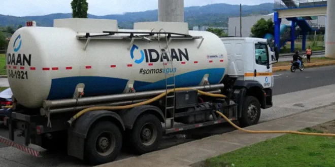 Maniobra de presurización de red de agua por el IDAAN en Chitré