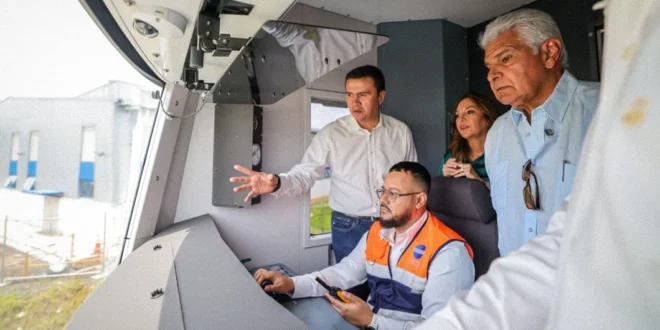 Tren de la Línea 3 del Metro de Panamá durante pruebas operativas