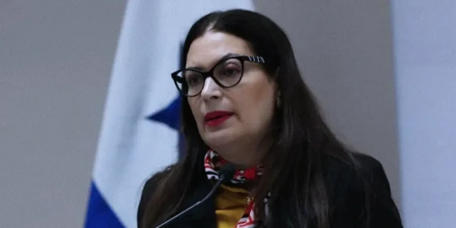 La magistrada María Cristina Chen durante una declaración oficial