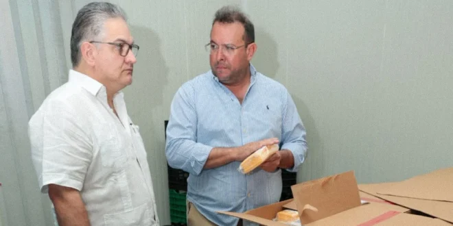 Ministro Orillac inspeccionando las instalaciones de almacenamiento y conservación de alimentos en la Tienda del Pueblo del IMA