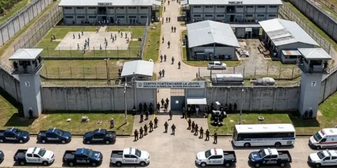 Motín, muertes y fuga masiva en el Centro Penitenciario La Joyita