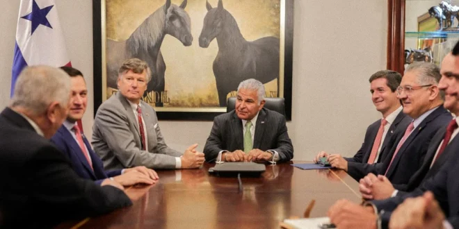 El presidente José Raúl Mulino en reunión con la delegación diplomática estadounidense en el Palacio de las Garzas.