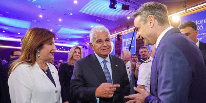 El presidente panameño José Raúl Mulino y el primer ministro de Grecia Kyriákos Mitsotákis inaugurando el pabellón de Panamá en Posidonia 2026