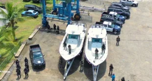 Embarcaciones de la Unidad Táctica Antidrogas de la Policía Nacional en ceremonia de bautizo.