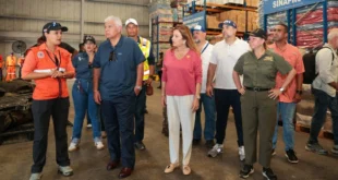 Personal del Miviot y Senafront coordinando el traslado de los damnificados por el incendio en San Felipe bajo la gestión del presidente Mulino.