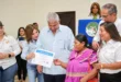 Presidente José Raúl Mulino entregando llaves de viviendas a familias en Chiriquí