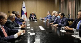 El presidente de Panamá, José Raúl Mulino, en reunión con diputados de la bancada de Cambio Democrático.
