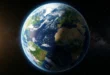 Representación astronómica de la Tierra inclinada hacia el Sol durante el solsticio de verano